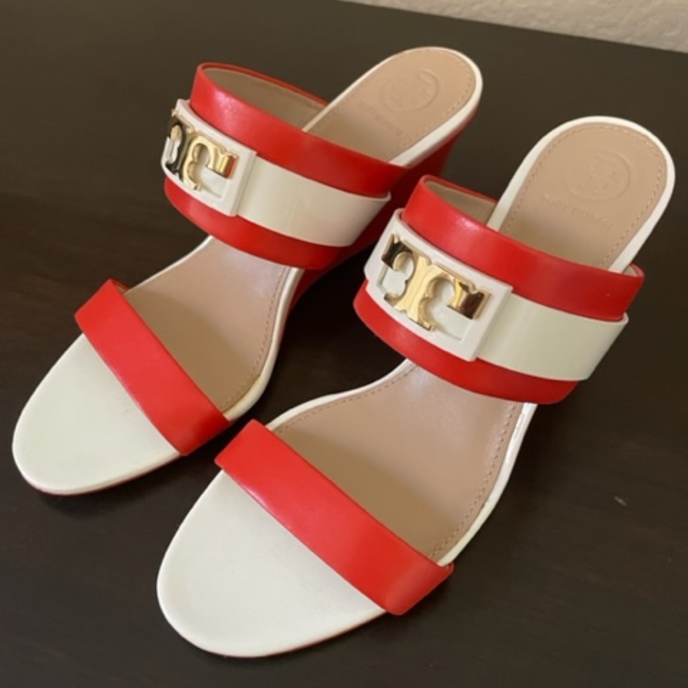 TORY BURCH - BRAND NEW NEVER WORN.  SIZE 8